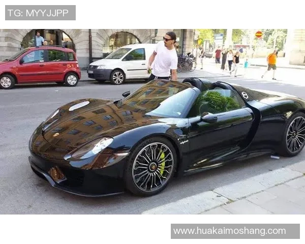 足球明星驾座瞬间展现风采与魅力的精彩瞬间合集